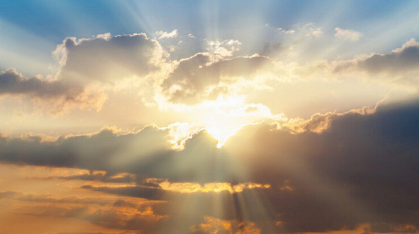 Променлива облачност и умерен вятър