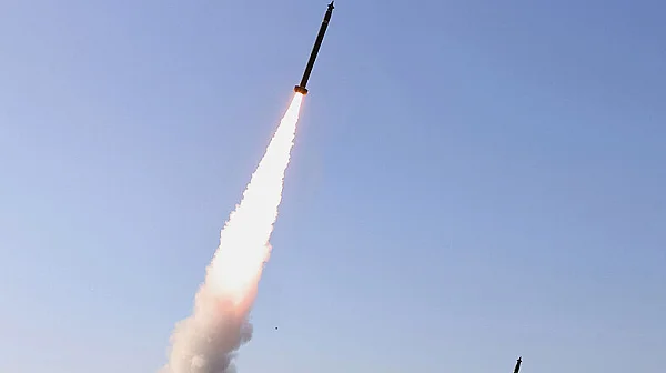 Северна Корея изстреля нови балистични ракети на фона на напрежението около Иран