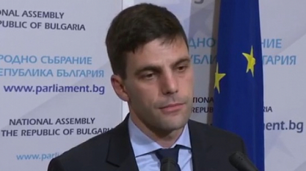 Никола Минчев: Ще преценим за правителство на малцинството след гласуването на ИК
