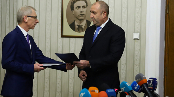 Акад. Денков връща на президента втория мандат изпълнен