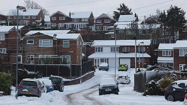 Стотици хиляди останаха без ток, след като бурята Горети удари Франция и Великобритания