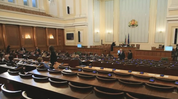 Депутатите гласуват министерските оставки след ремонта на ”Борисов 3”