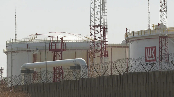 Великобритания разширява санкционното изключение за „Лукойл“ в България