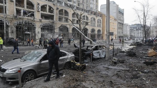След масираните руски удари: Близо половин милион домакинства остават без ток в Киев