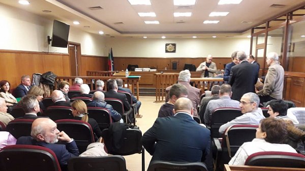 Делото КТБ продължава с адвокатските въпроси към основния свидетел Бисер Лазов