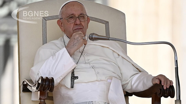 Папа Франциск: Безразборните удари по цивилни граждани са военно престъпление