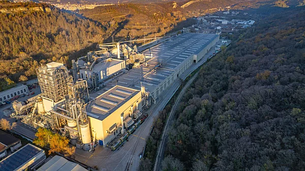 Затворен, но не съвсем: Заводът „Кроношпан“ във Велико Търново ще работи частично