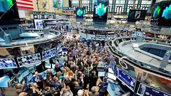 След AI паниката: Amazon се срива, но американските технологични акции поглеждат нагоре