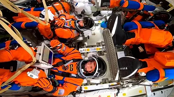 Космическият кораб Artemis II отива към тъмната страна на Луната