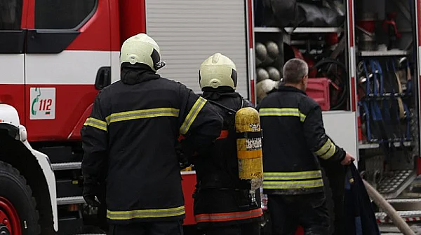 Два пожара в София за часове: Eвакуирани деца, обгазени хора в болница