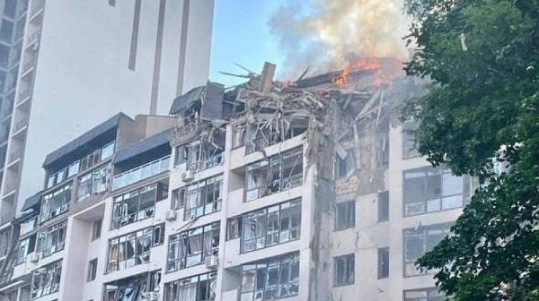 Нова ескалация на войната: Пожари след взривове в Киев