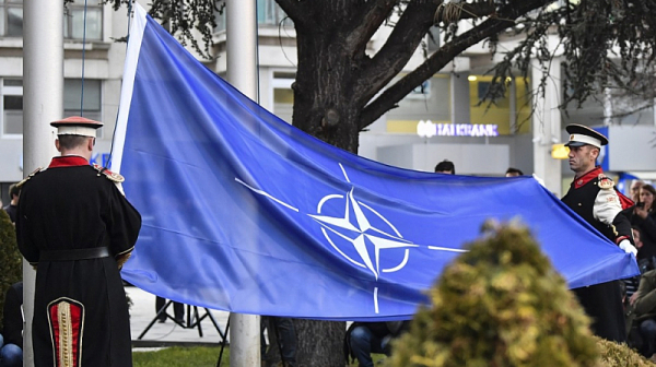 НАТО планира да увеличи войските си и в България