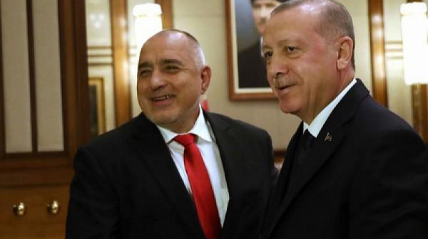 Борисов моли Ердоган за помощ във войната срещу Радев