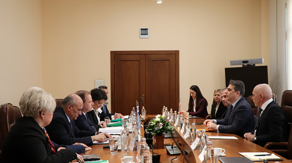 Асен Василев се срещна с делегации от Турция и Гърция