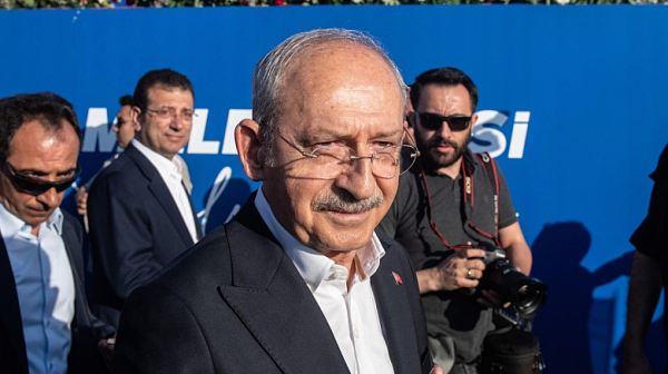 Лидерът на най-голямата опозиционна сила в Турция поднесе венец на Тюркян чешма