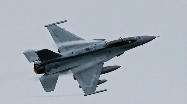 Румъния отново вдигна изтребители