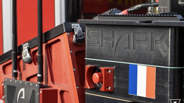 Франция дари 40 пожарни робота на Украйна, които спасиха Нотр Дам