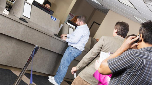 В първия работен ден банките стартират безплатен обмен на левове