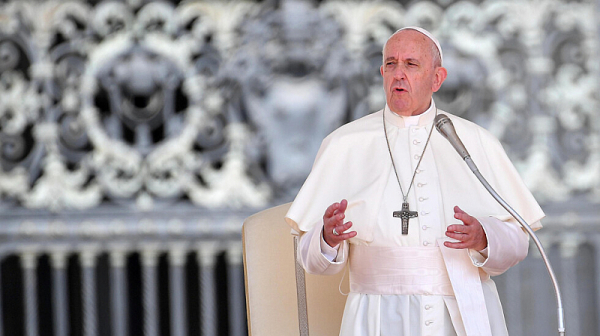 Папа Франциск наруши вековна традиция заради коронавируса. Ще чете молитва онлайн