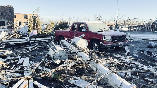 Броят на жертвите на торнадата в САЩ наближава 100