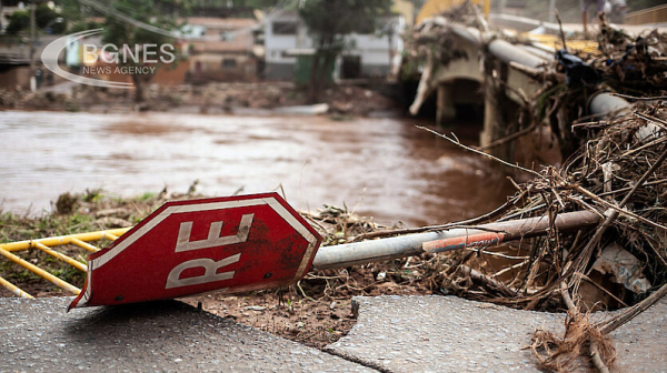 Расте броят на жертвите при наводненията в Южна Бразилия