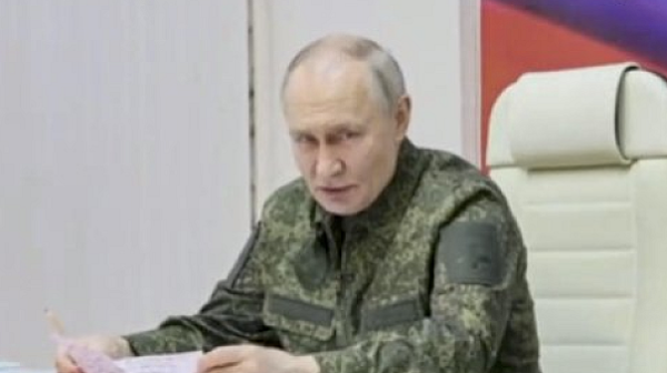 Путин се появи във военна униформа. Заповяда разгром на 