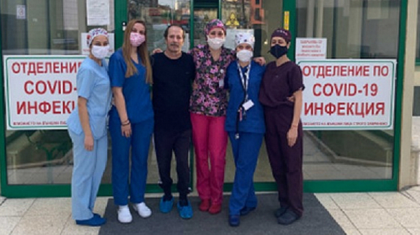 Добра новина от Пловдив: Изписаха излекуван от COVID-19 след тежко боледуване
