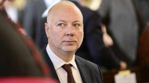 Парламентът блокира проверката на хотела на премиера