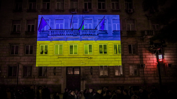 Столичната община светна в цветовете на Украйна