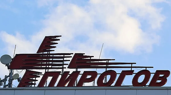 Стабилизираха състоянието на момичето, намушкано с нож от баща му