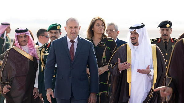 Десислава Радева кандидат за президент? Семейството бе редно да е в Сопот, но цъфна в Рияд