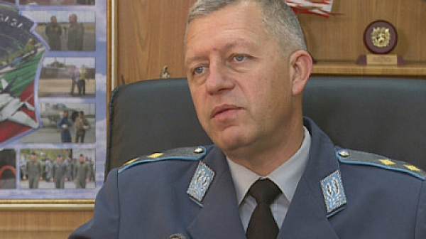 Очакват се резултатите от проверката на шефа на ВВС ген. Цанко Стойков