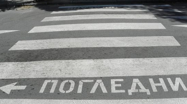 Шофьор прегази жена и дете на пешеходна пътека в Бургас