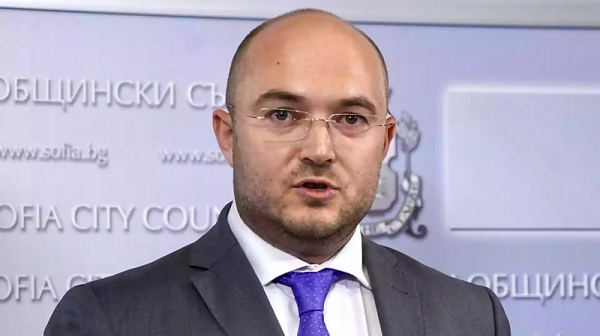 Правителството ограничава достъпа до нотариални актове