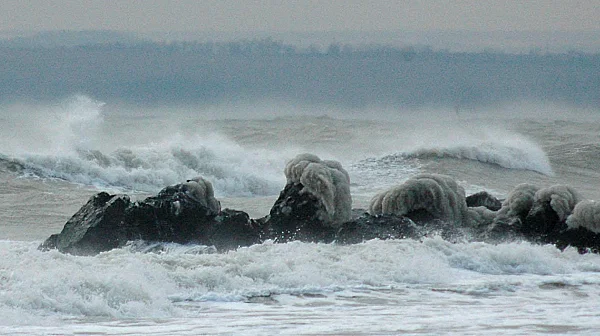 Корабът ВН8212 вероятно е бедствал преди да изчезне, издирването е спряно за днес