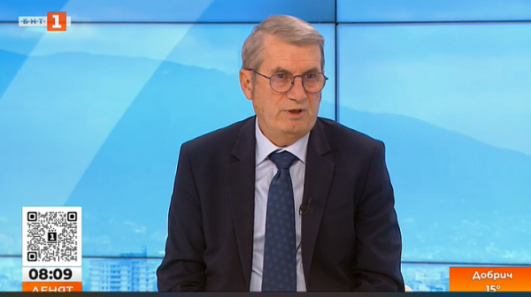 Проф. Хинков: Лекарите все повече се научават да изписват е-рецепти. По-големият проблем е в аптеките