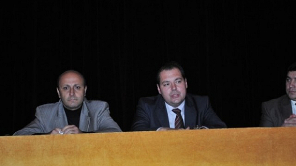 Има ли полицейски и прокурорски чадър над шефа на ГДБОП и защо се крие той?