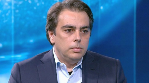 Икономистът Асен Василев: Най-вероятно ще спрат потоците от европрограмите