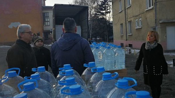 ”Изправи се.БГ” дари 11 хиляди литра вода за Перник