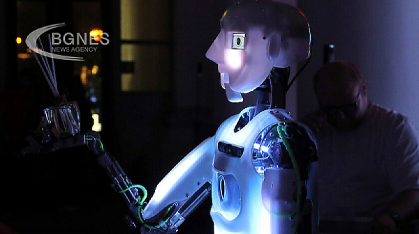 Apple разработва домашен робот с AI