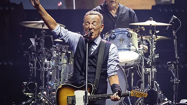 Брус Спрингстийн бесен за убийствата на цивилни в Минеаполис, посвети им песен