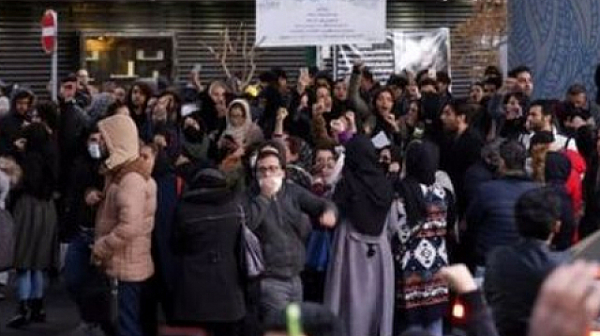 Протестите в Иран продължават, 19 са новите жертви от сблъсъците