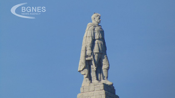 Паметникът “Альоша” развълнува руските депутати: България премахвала варварски съветски монументи