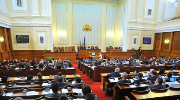 Три комисии в парламента ще заседават извънредно