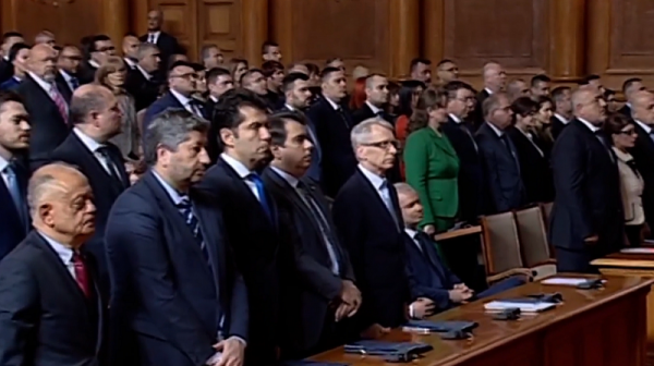 Костадинов и ”Възраждане” отново седнаха на европейския химн