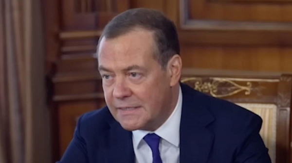 Медведев отправи заплахи в отговор на Зеленски за бомбоубежище за Кремъл