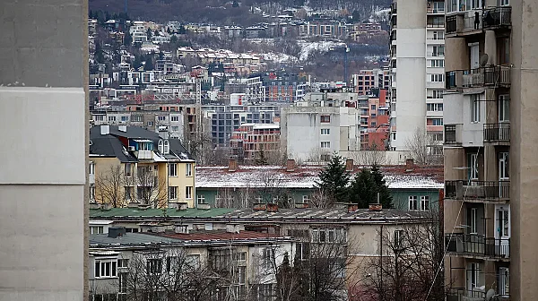 Все повече жилища в България пустеят, но строителството продължава