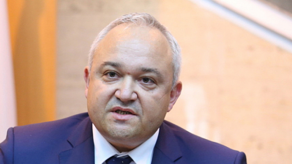 „Властта говори! Открито“: Правосъдният министър Демерджиев отговаря на онлайн въпроси