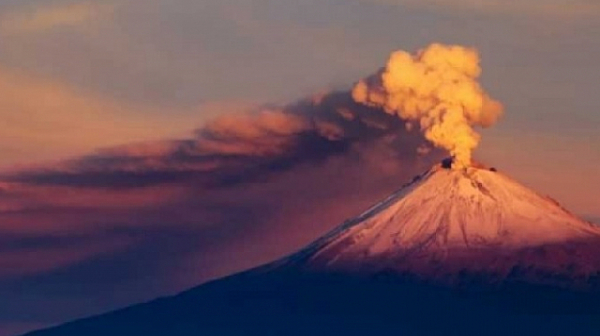 Зрелищно изригна вулканът Попокатепетъл