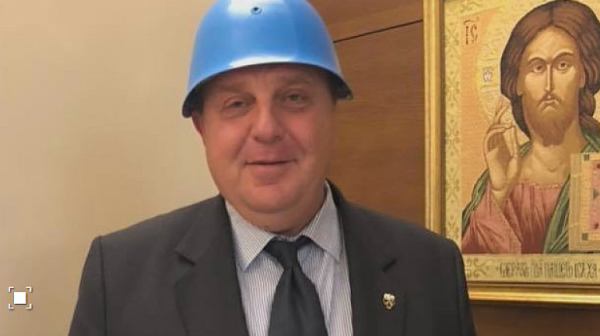 Каракачанов пак е Синя каска: Оттеглям се като вицепремиер, ако Борисов и Радев си подадат ръка